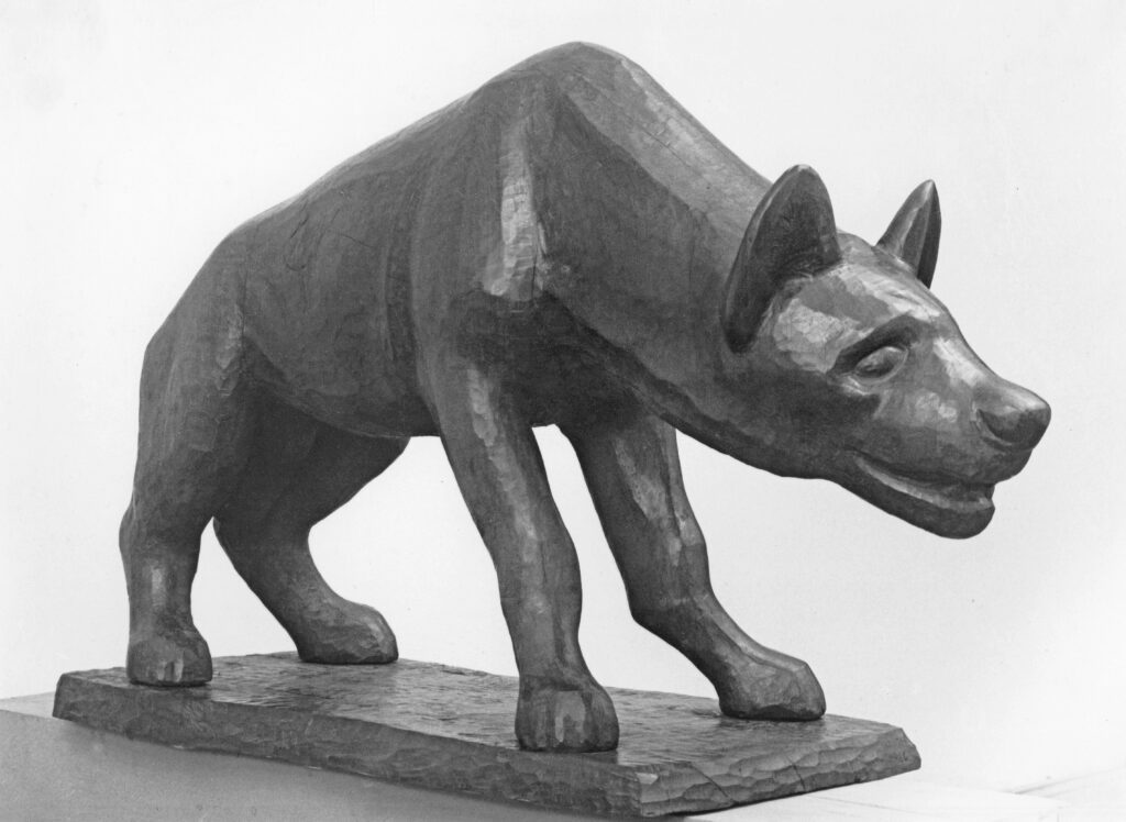 Philipp Harth Hyaene 1926 Skulptur Nussbaum Hyena sculpture walnut hyena