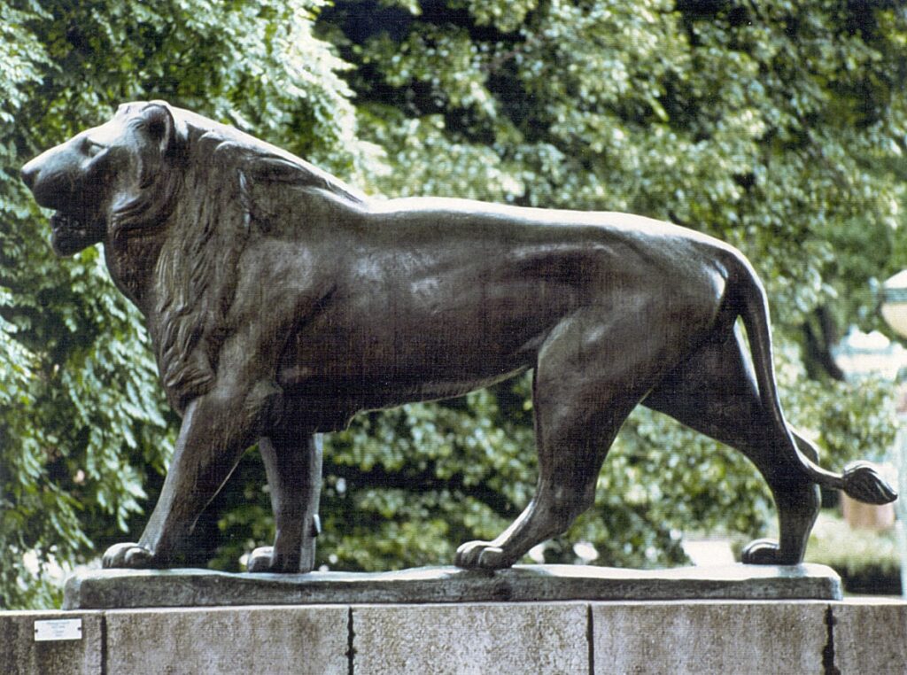 Philipp Harth Loewe 1940 Grossplastik lebensgross Bronze Lion large sculpture life sized